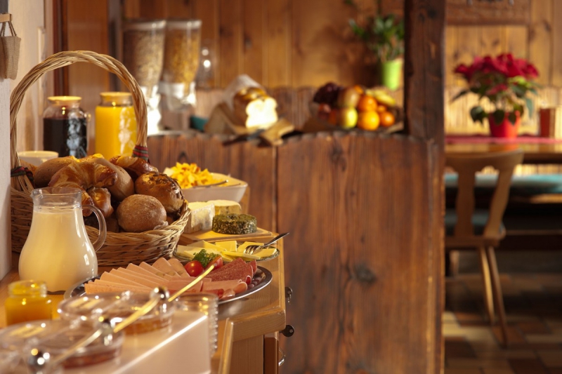 brasserie-AIGLUN-min_breakfast_buffet_food_restaurant_meal_hotel_plate_fresh-718745